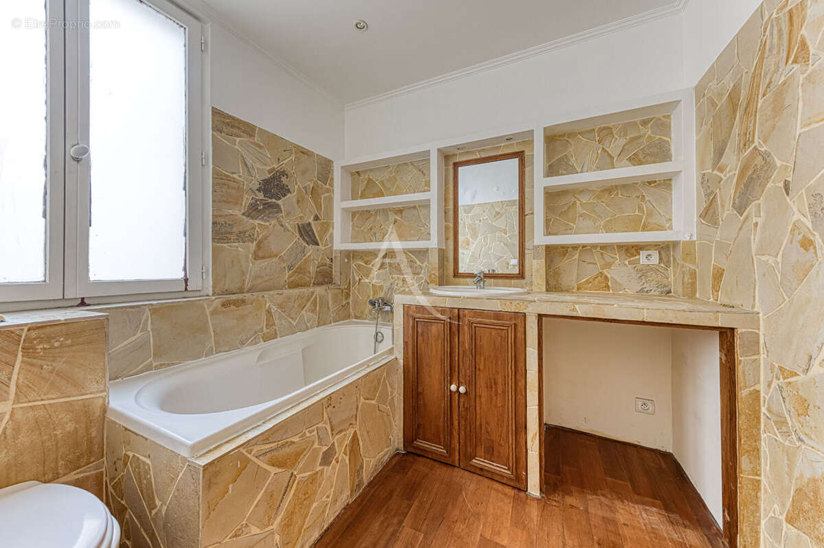 Appartement à PARIS-10E
