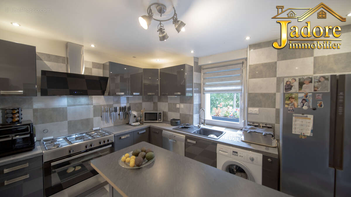 Ensemble immobilier entierement renove - photo 9