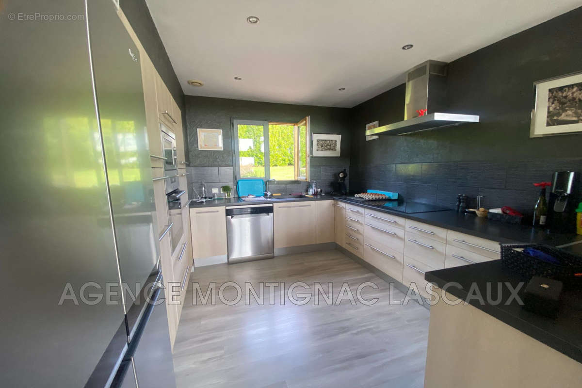 Maison à LA CHAPELLE-AUBAREIL