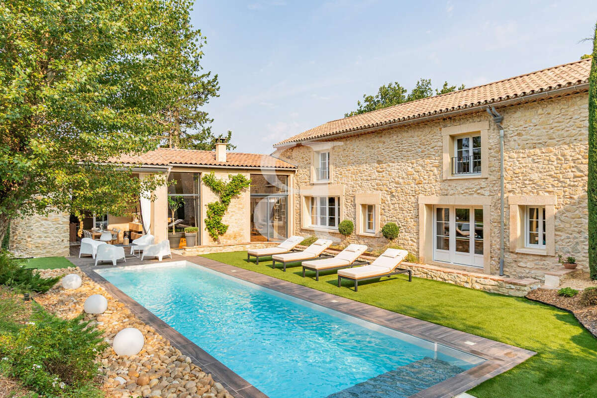 Maison 380 m² à Vaison-La-Romaine  - photo 2