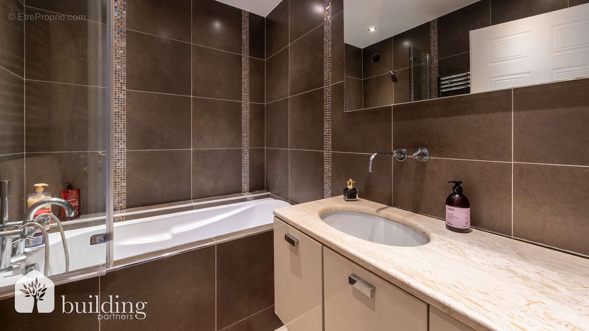 Appartement à LEVALLOIS-PERRET
