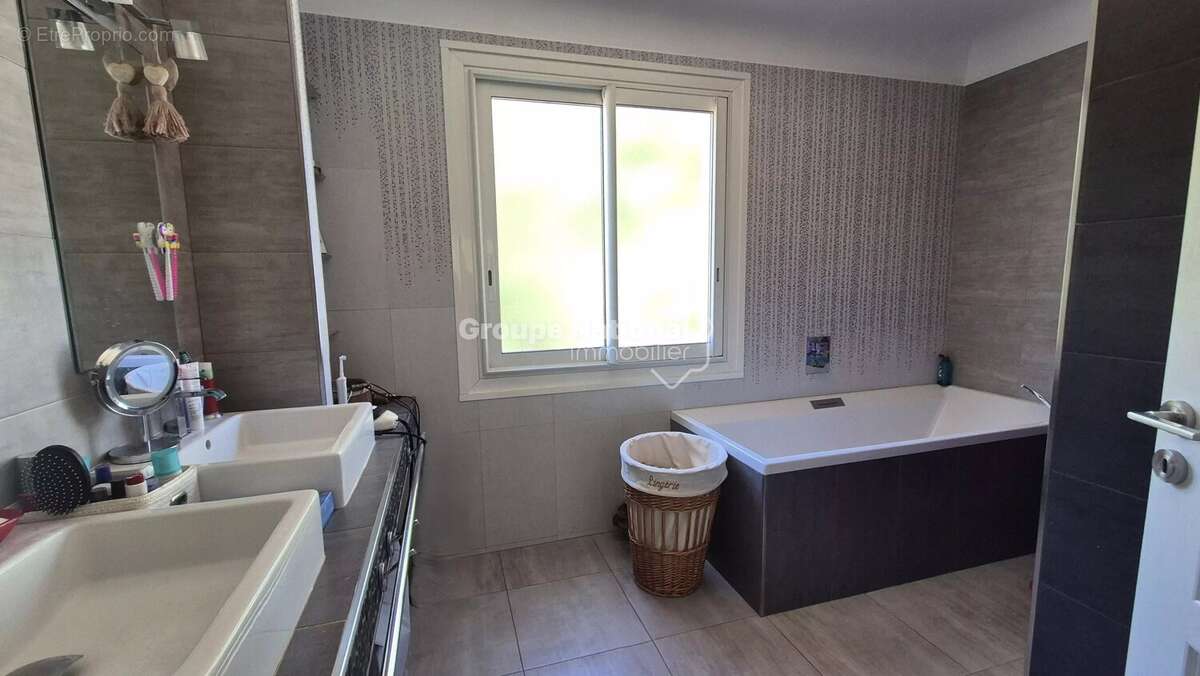 Carpentras - propriete de 190 m² habitable sur 4009 m² de terrain - photo 7