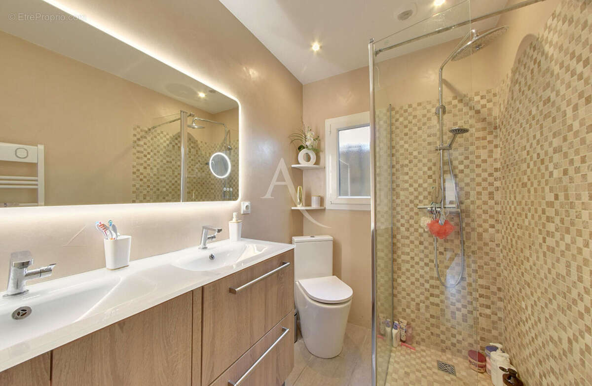 Maison à OZOIR-LA-FERRIERE