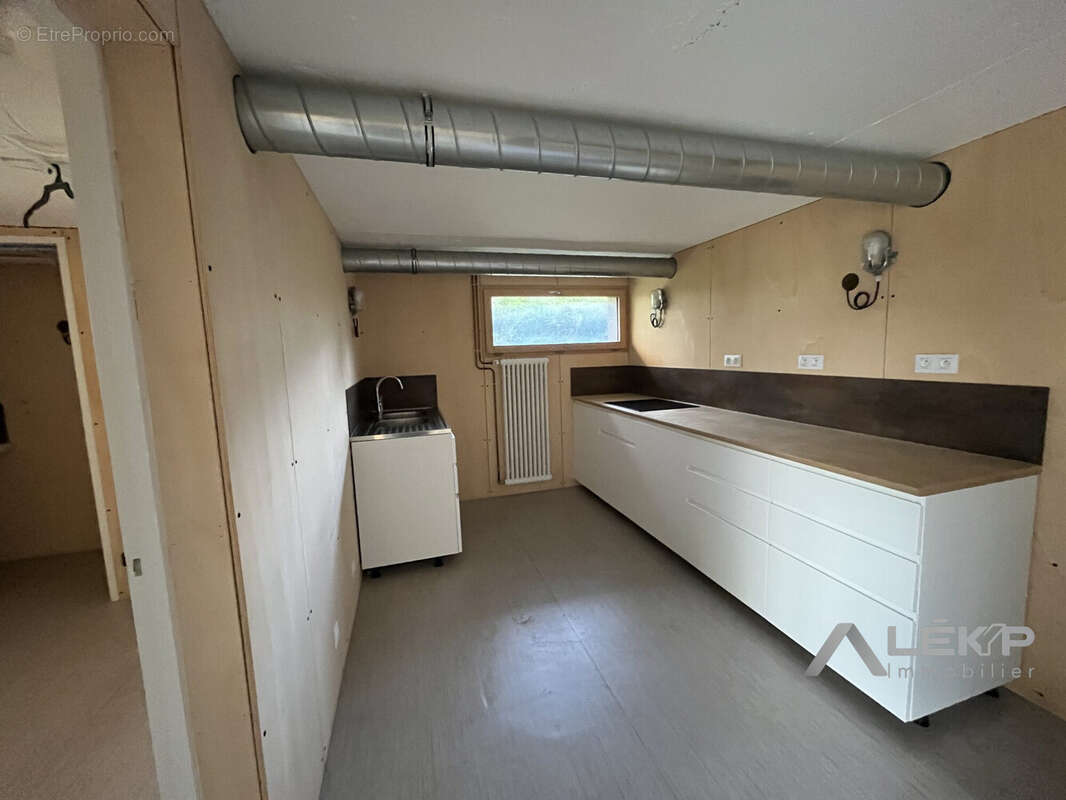 Commerce 230 m² à La Bruffiere  - photo 9