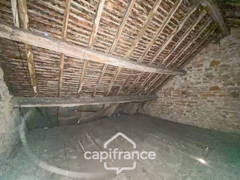 Maison en pierres à vendre -  5 pièces VERCIA (39) - 1309m² de terrain - Capifrance - Jérôme CESARIO - photo 14