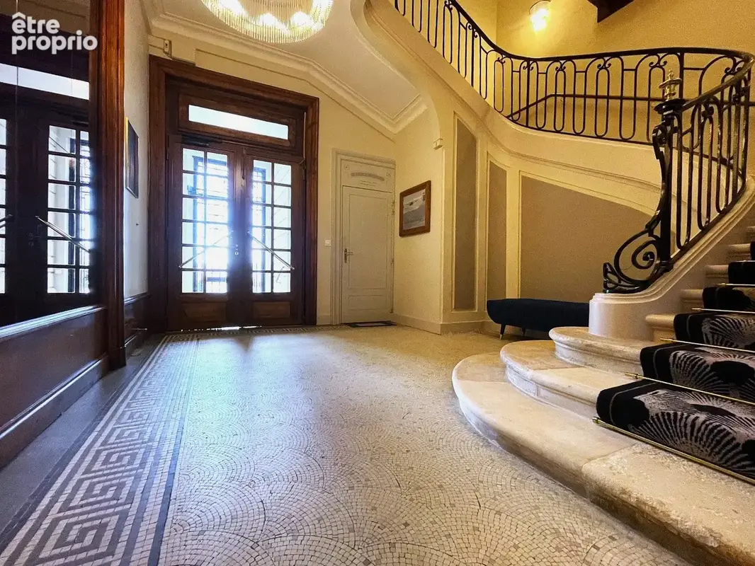 Appartement 4 pièces 155 m² à vendre à La Rochelle (17000) - photo 2