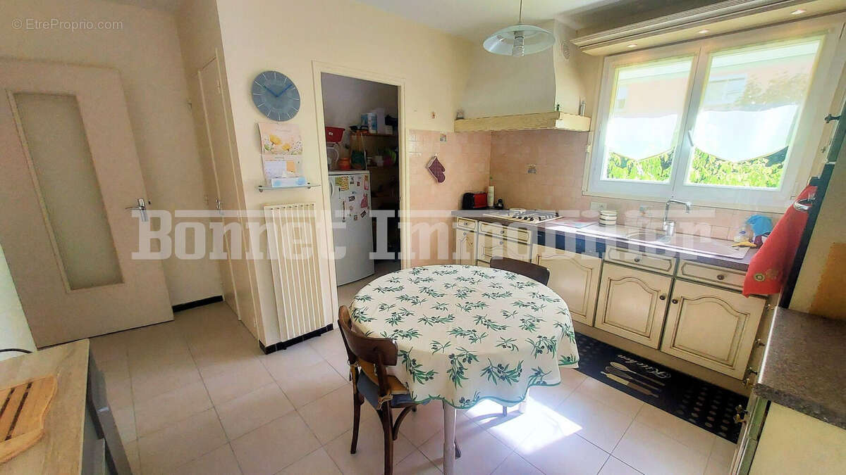 Spacieux appartement T4 avec cave et garage - photo 10