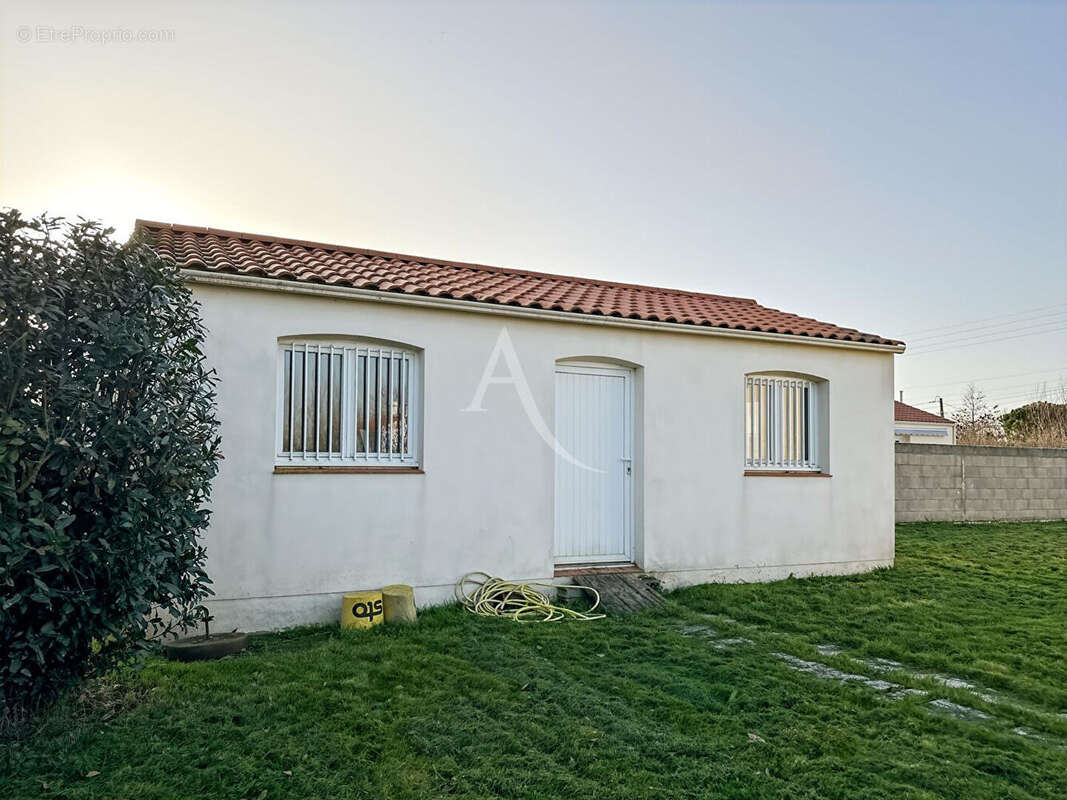 A vendre proche du bourg en impasse - Maison de plain-pied - photo 8