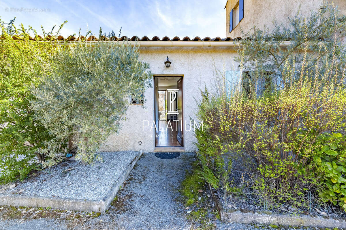 Appartement à GREOUX-LES-BAINS