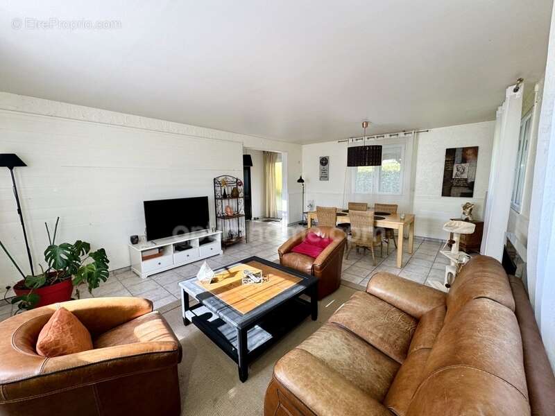 Maison à vendre - Courbépine (27300) - 4 Chambres, Grand séjour, Belle véranda, Dépendance, Jardin clos - photo 5