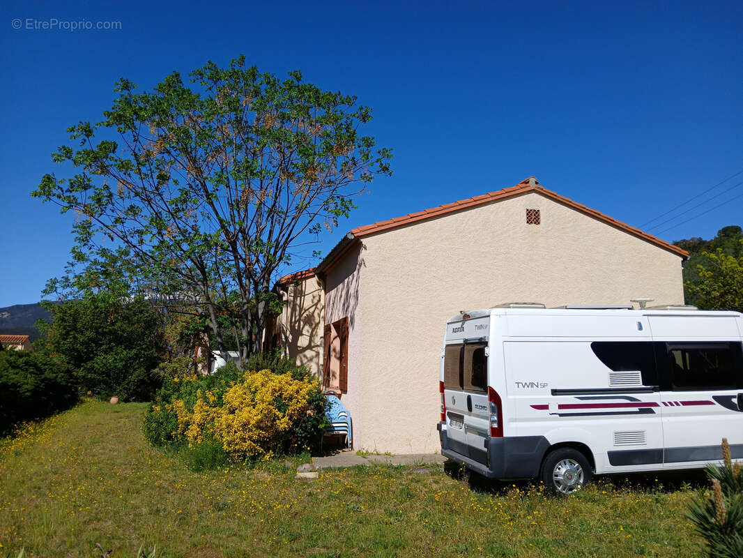 Maison à REYNES