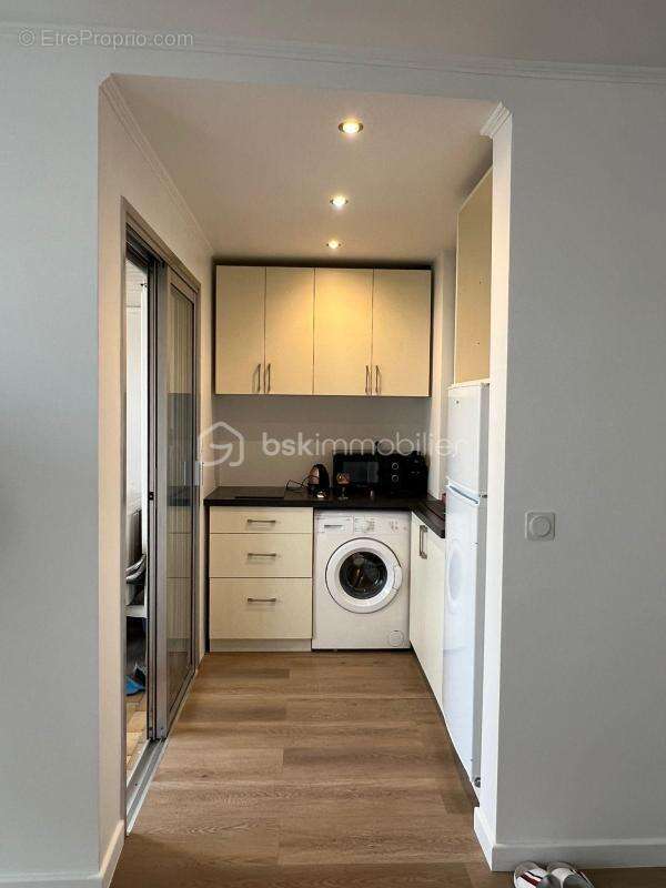 Studio rénové avec balcon et aperçu mer – Idéal investissement - photo 2