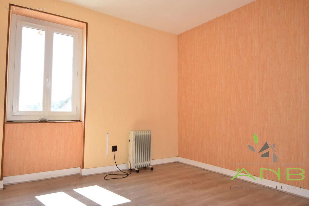 Maison à BUSSIERE-BADIL