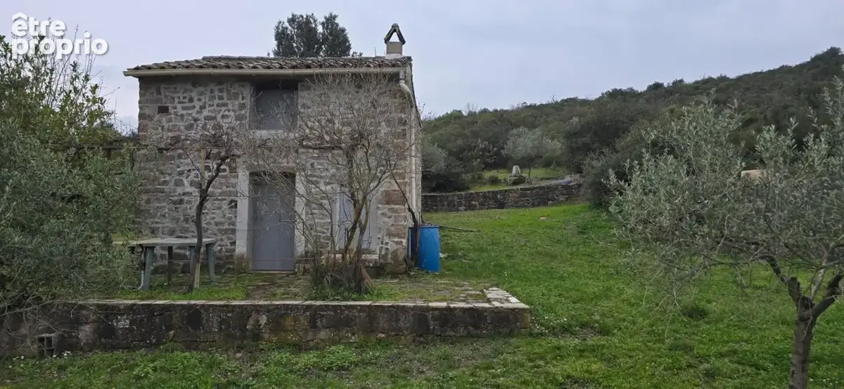 Le muy  authentique cabanon provençal en pierre avec oliveraie de 4392m² - photo 2