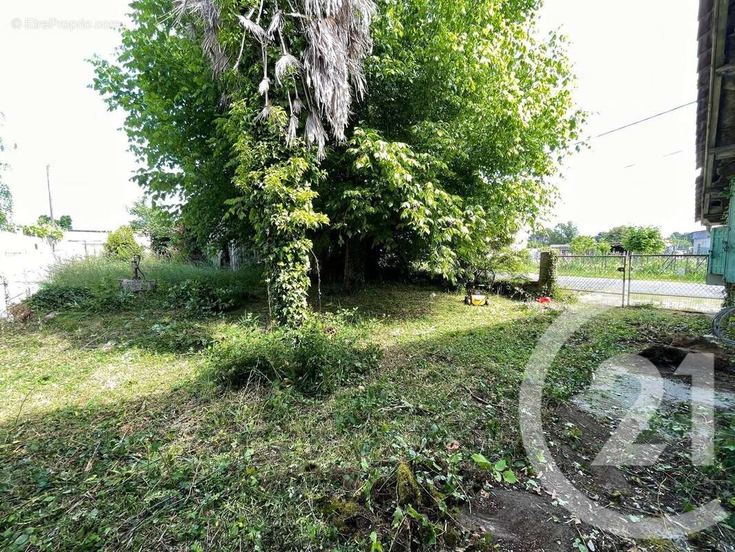 Maison à LES EGLISOTTES-ET-CHALAURES