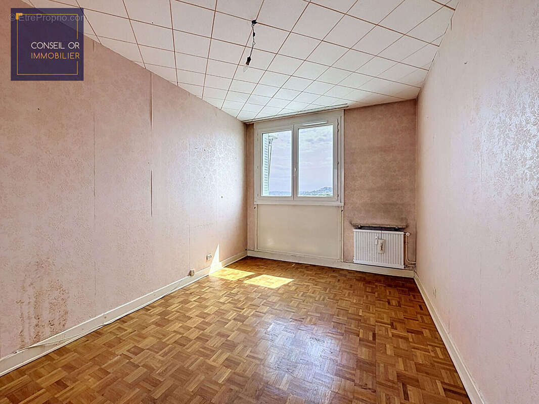 Appartement à PIERRE-BENITE