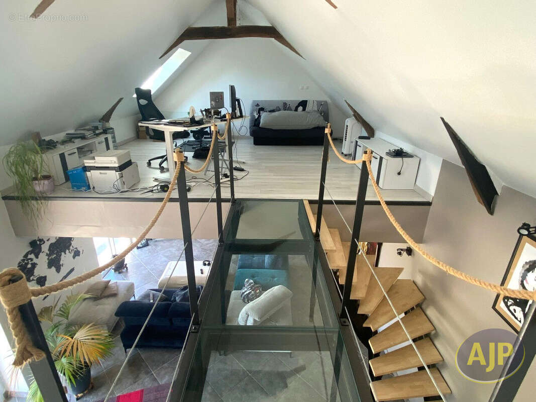 Maison à LA MEMBROLLE-SUR-LONGUENEE