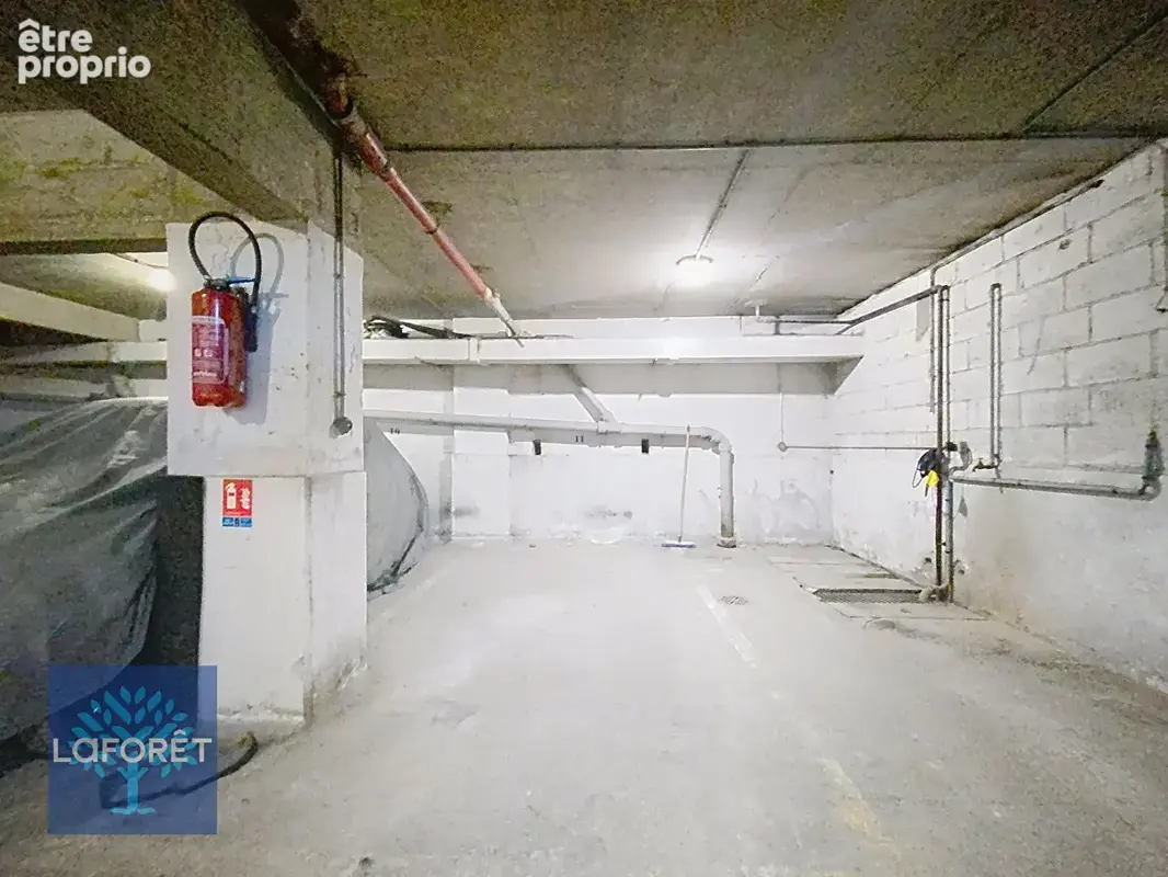 Parking à PARIS-15E