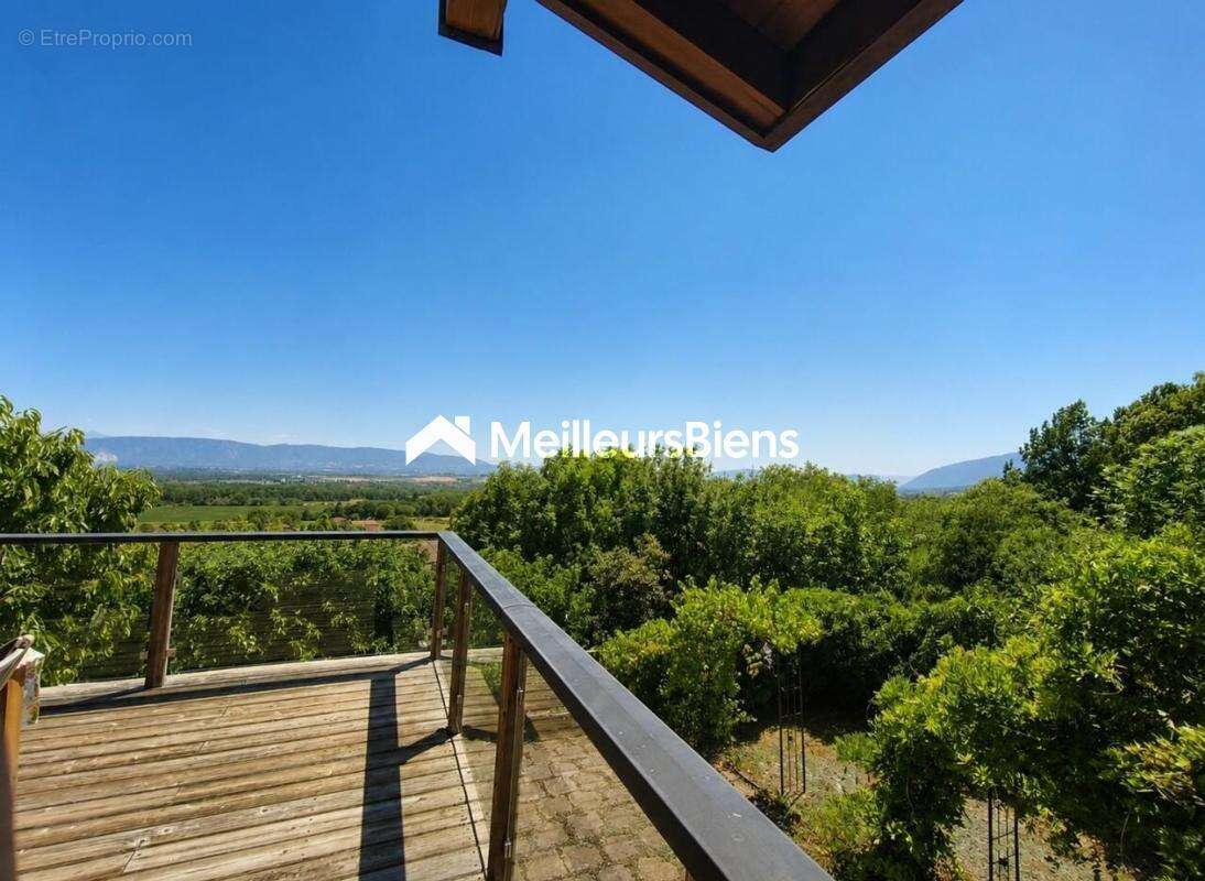 Superbe maison de 202 m² à Crozet 5 chambres, terrain de 1400 m² - photo 4