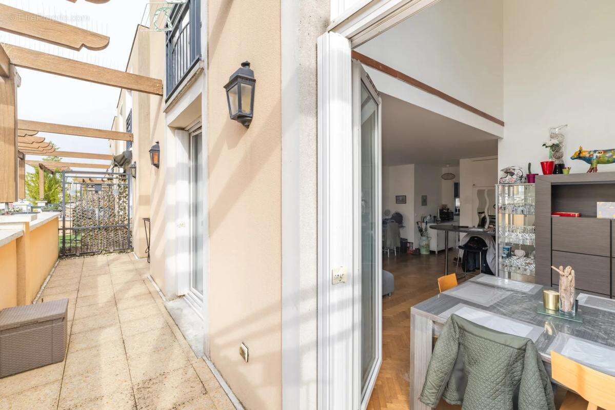 Appartement à VILLENEUVE-LA-GARENNE