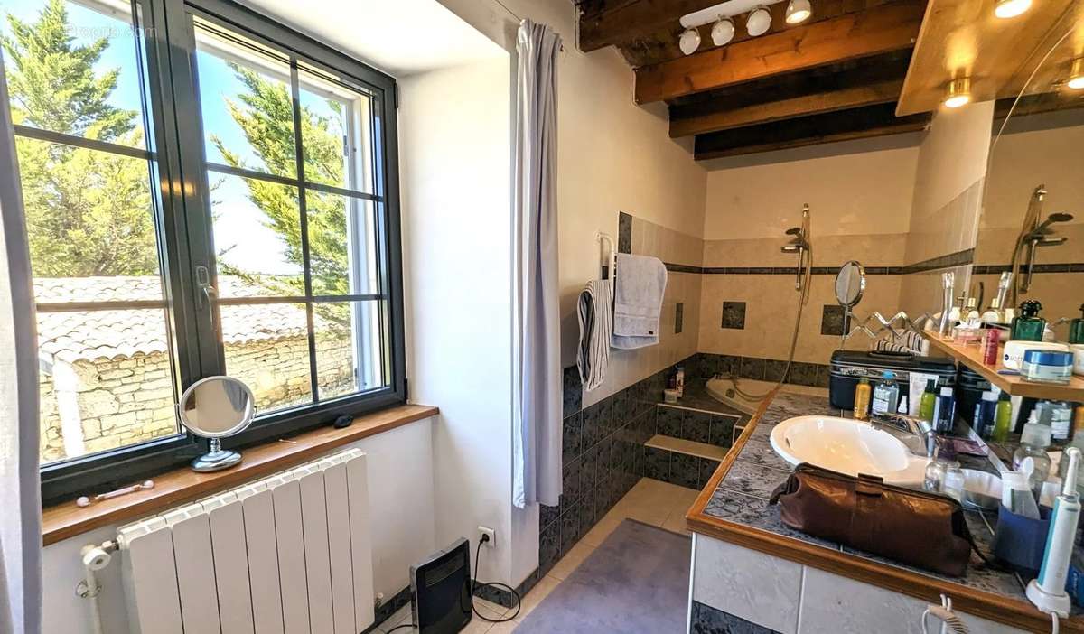 Maison à MONTAIGU-DE-QUERCY