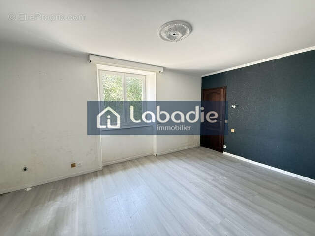 Maison en pierre proche du centre ville avec grand espace de stockage. - photo 14