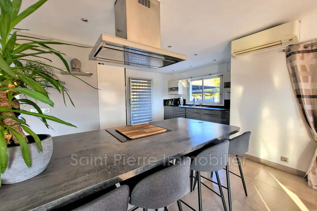 Appartement à LA COLLE-SUR-LOUP