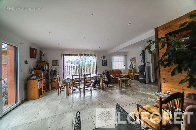 Maison à SAINT-CREPIN