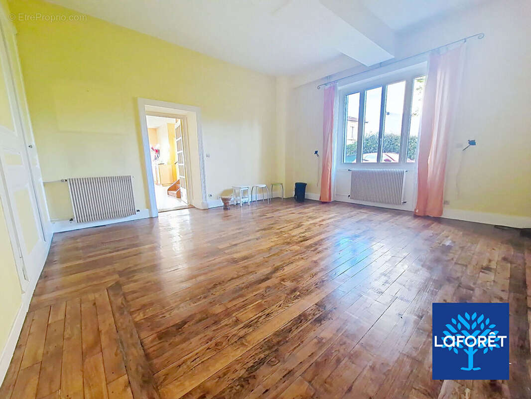 Maison à PIERRE-BENITE