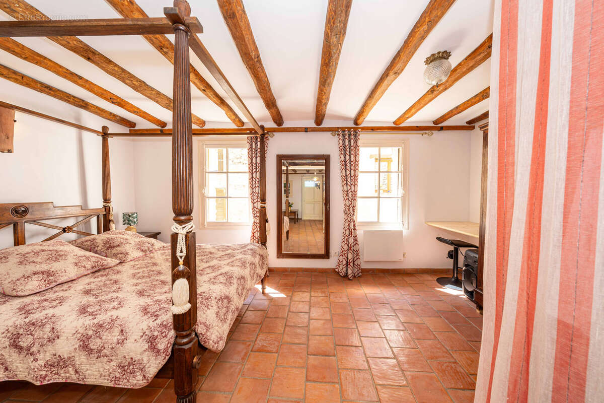 Appartement à TOURRETTES-SUR-LOUP