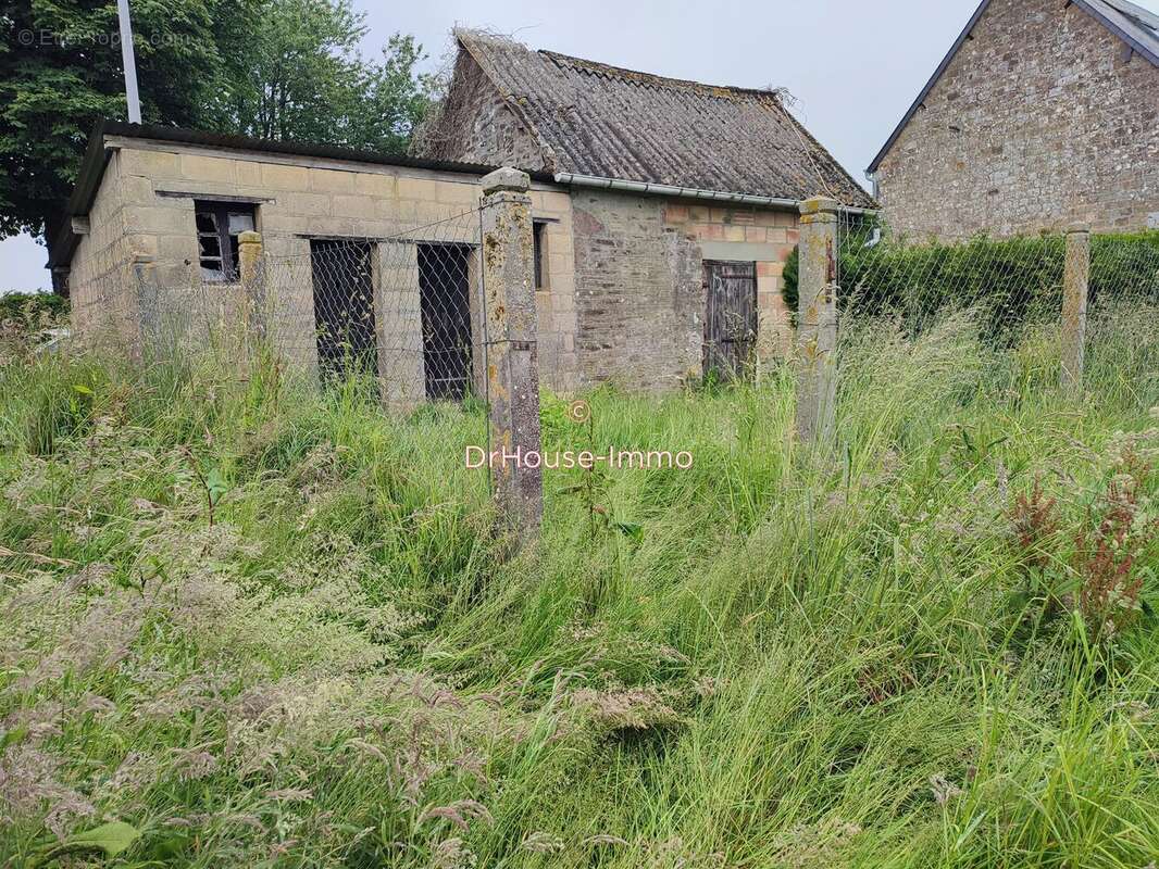 Terrain à LA LANDE-PATRY
