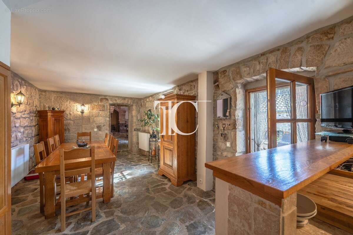Maison à LABLACHERE
