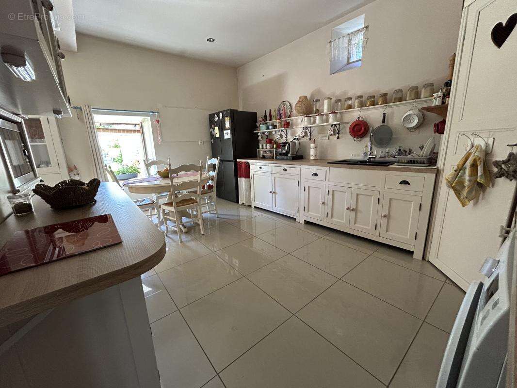 Appartement 659 m² à Saint-Etienne-De-Fursac  - photo 10