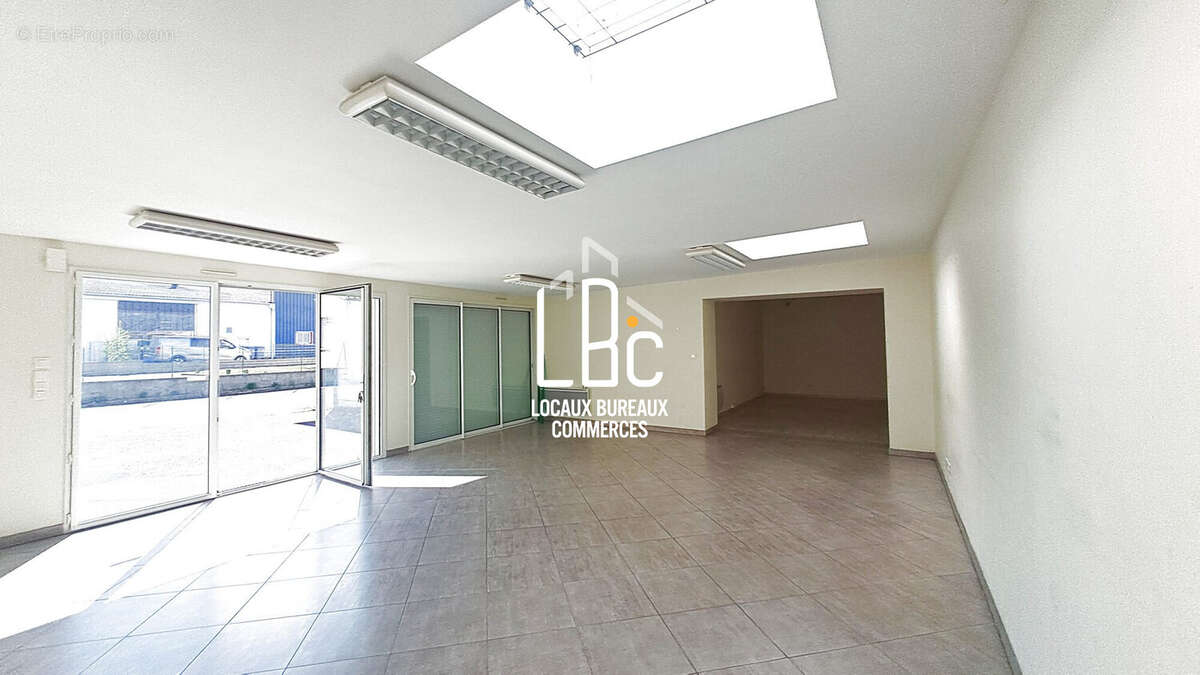 Commerce à BASSE-GOULAINE