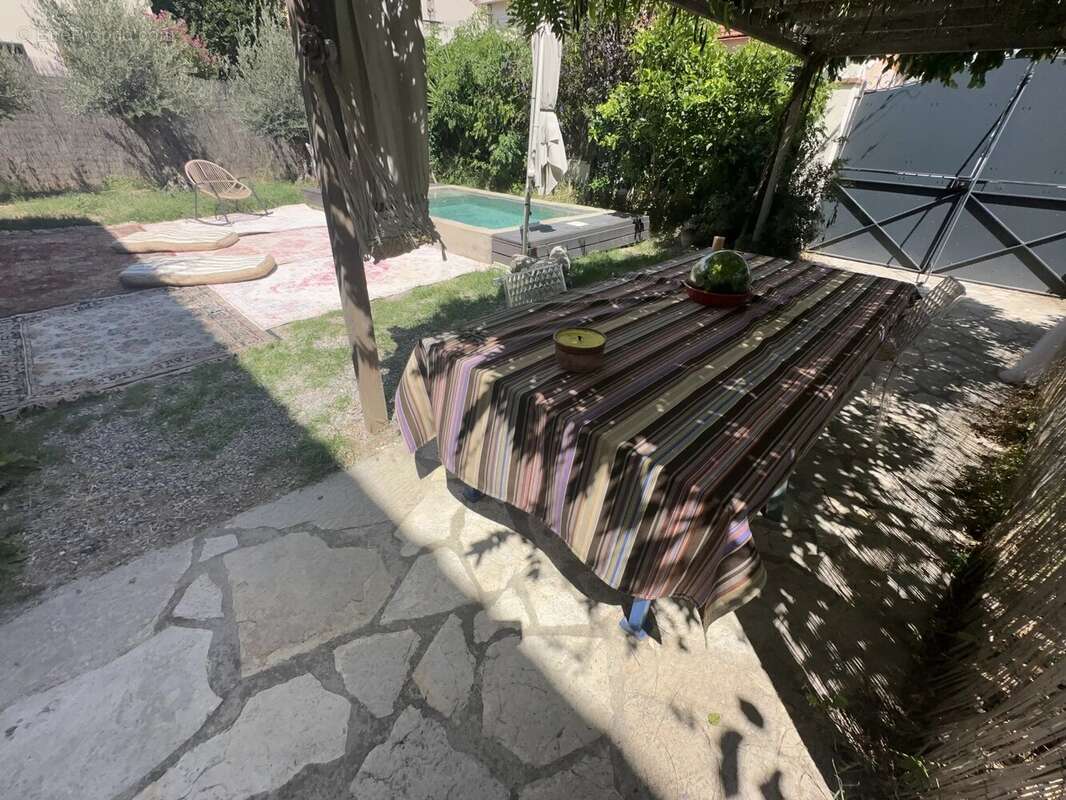 Mas en centre ville à Perpignan, jardin luxuriant, piscine, garage. - photo 29