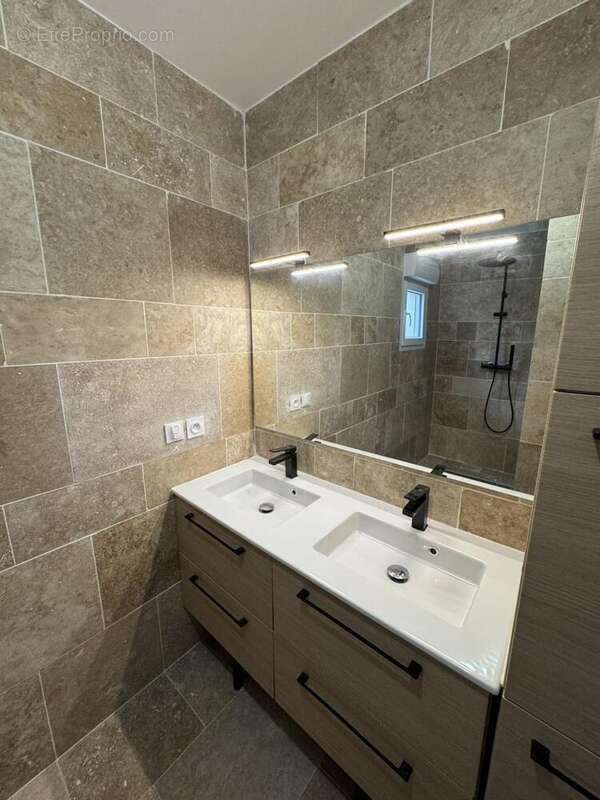 Maison 150 m² à Goustranville  - photo 8