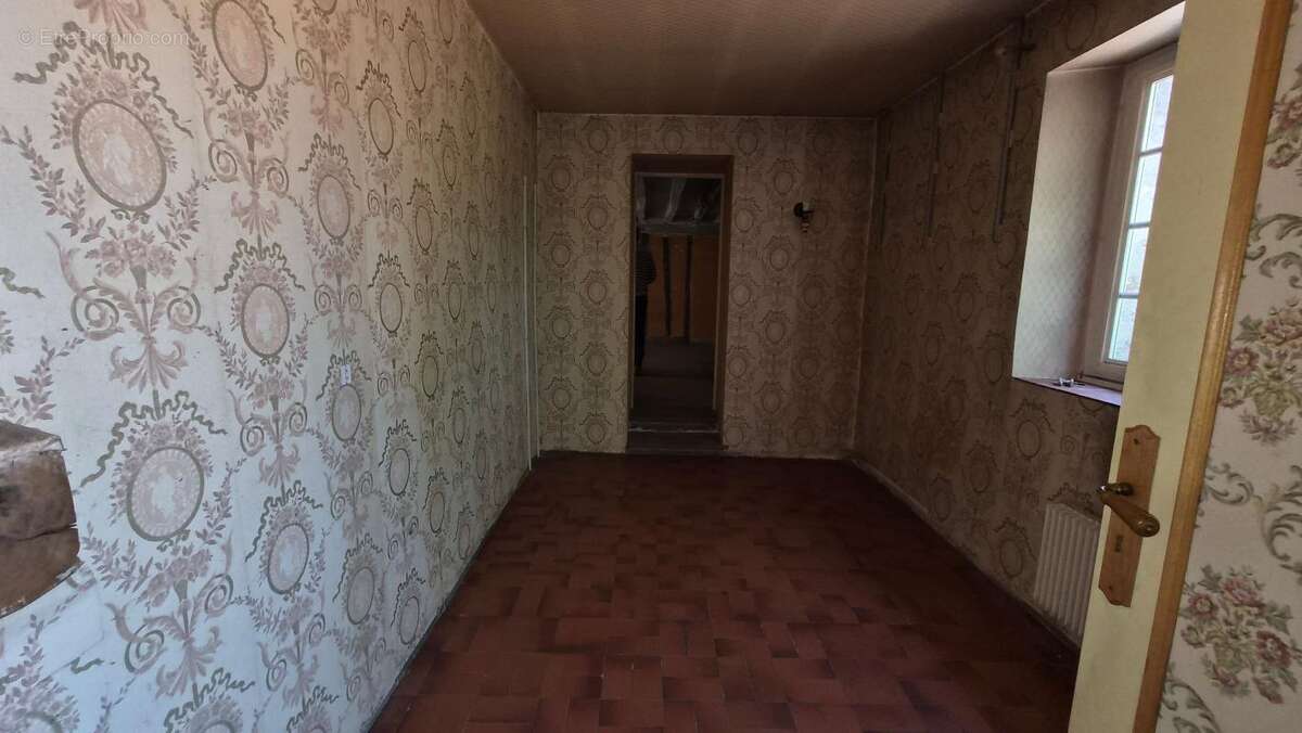 T10, 285 m², combles 100 m², dépendances, terrain 1124 m² - photo 19