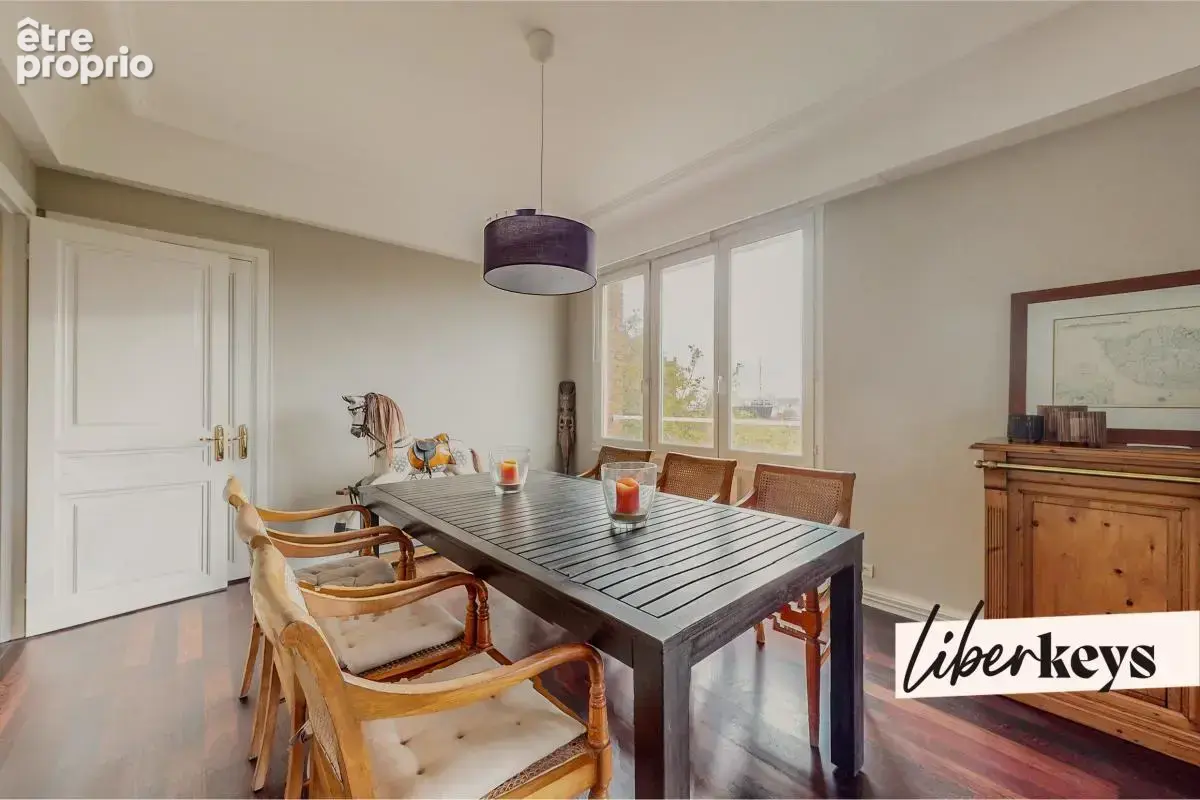 Appartement 4/5 pièces de 166 m² - parking - cave privative - balcon - photo 2