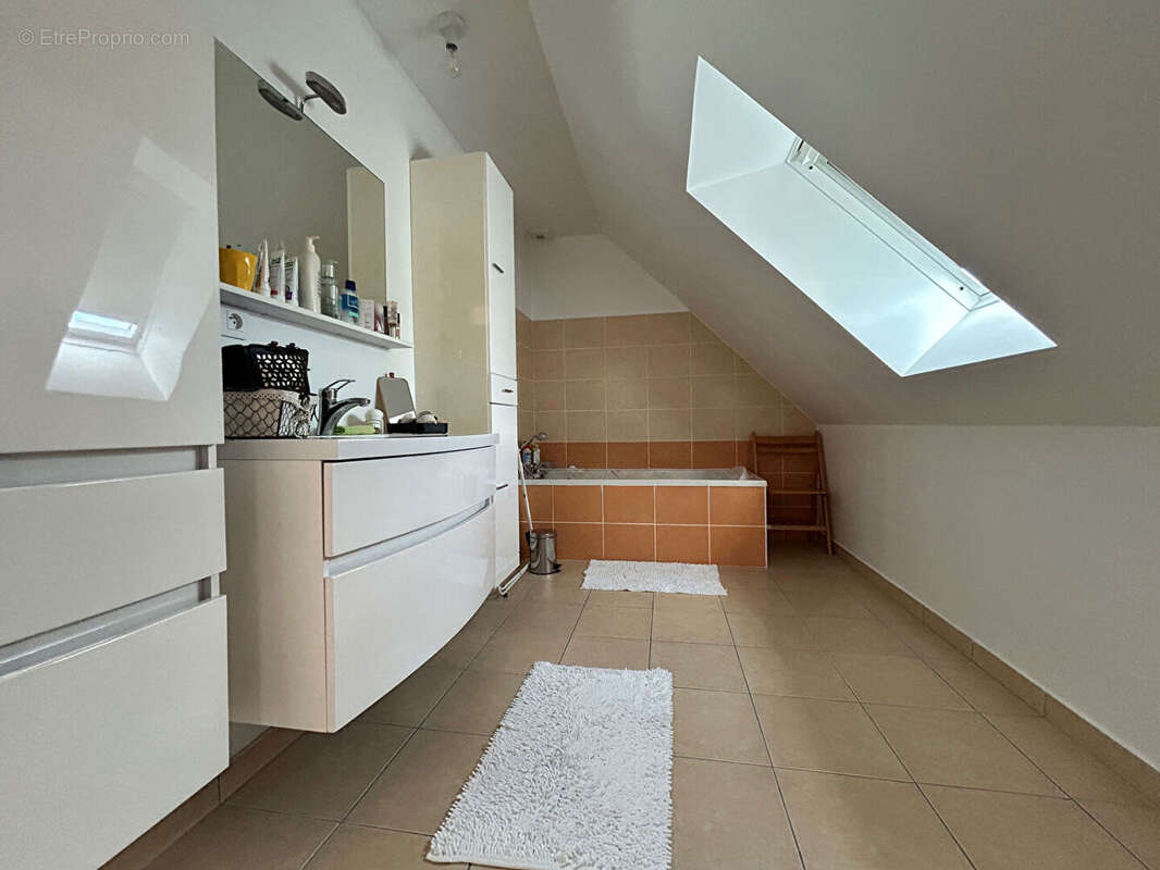 Maison à SAINT-PAVACE