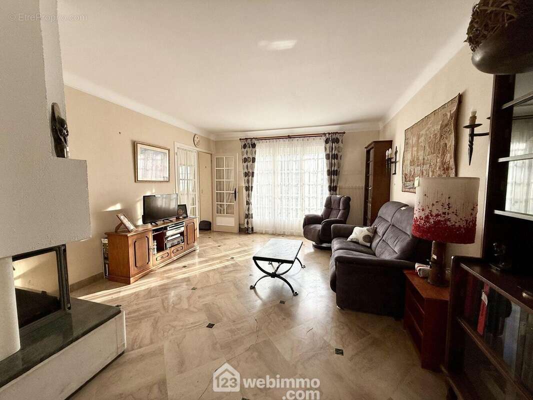 Maison à SAINTE-GENEVIEVE-DES-BOIS