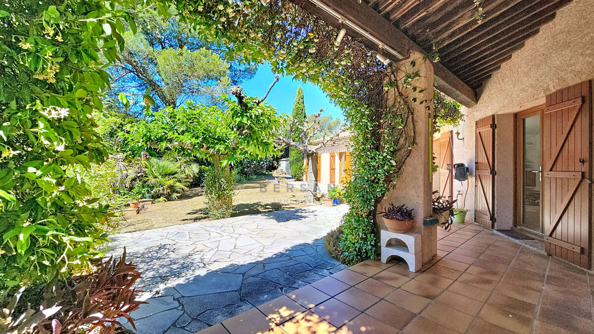Villa  de charme a la tour de mare  frejus a l'abri des regards - photo 3