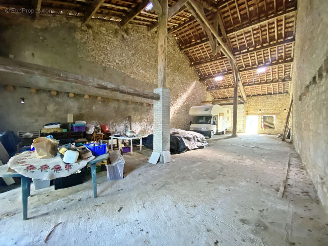 Parking à BROUSSEY-RAULECOURT