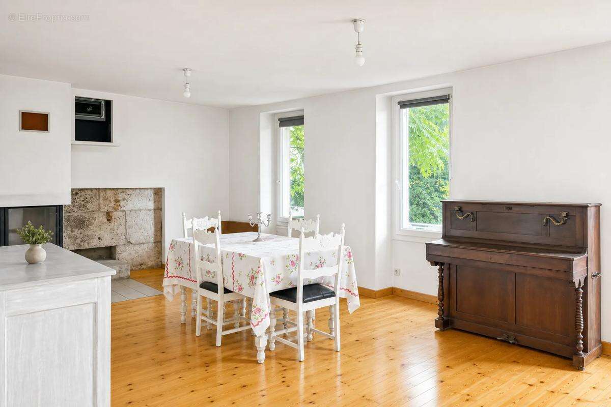 Maison de maître de 222m² à Pergain-Taillac - photo 7