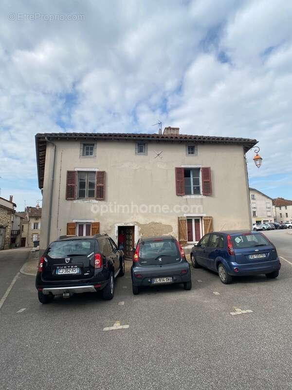 Maison à CHATEAUPONSAC