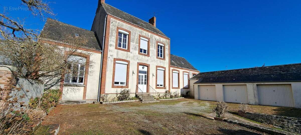 Photo 2 - Maison à MONTSURS