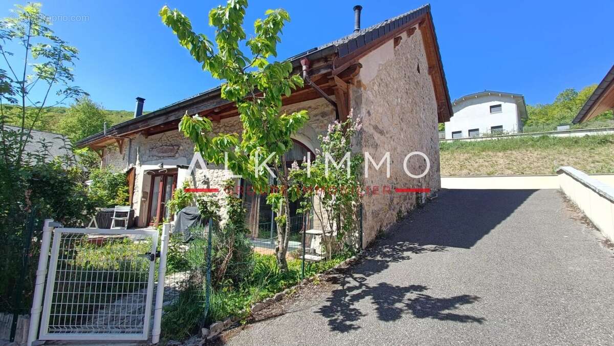 Maison à CONTAMINE-SARZIN