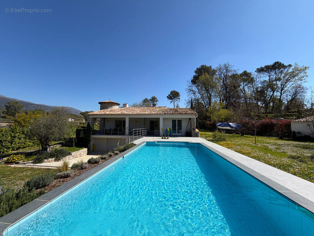 Maison à ROQUEFORT-LES-PINS