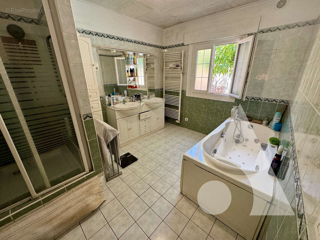 Maison à VILLECROZE