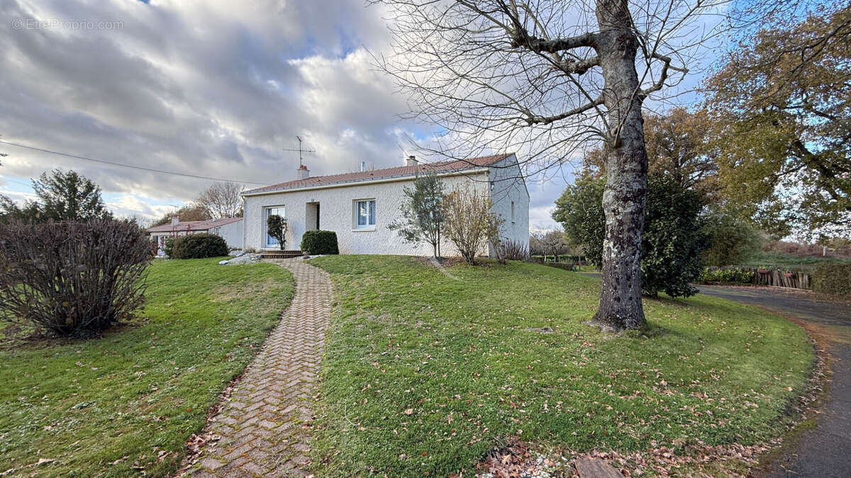Maison à SAINT-FLORENT-DES-BOIS