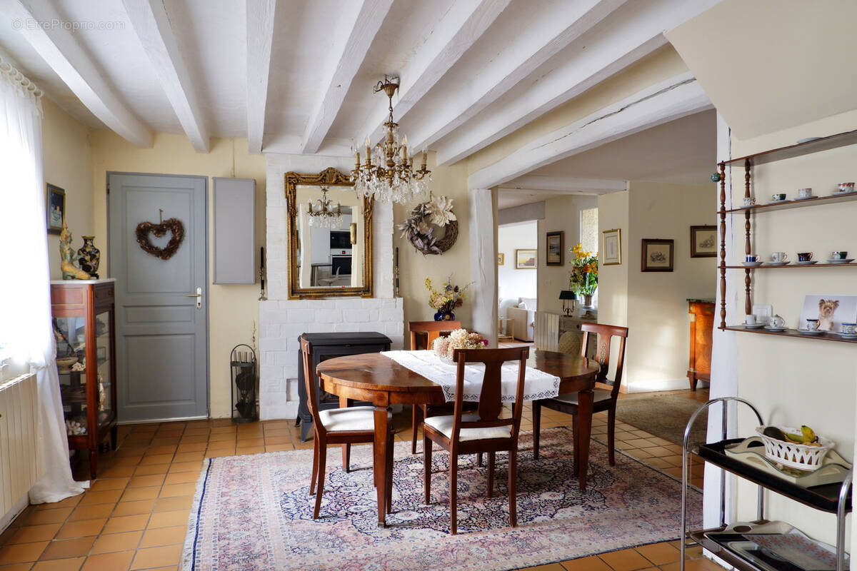 Maison à AUNAY-SOUS-CRECY